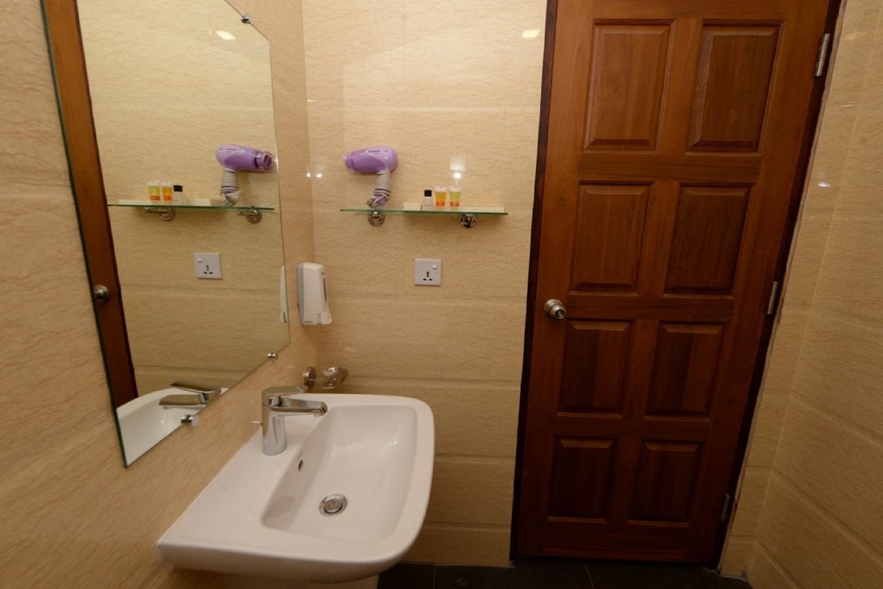 Min Nandar Garden Hotel Thanlyin Kültér fotó