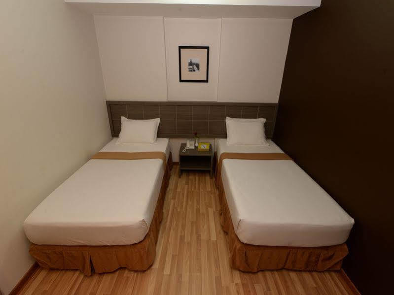 Min Nandar Garden Hotel Thanlyin Kültér fotó
